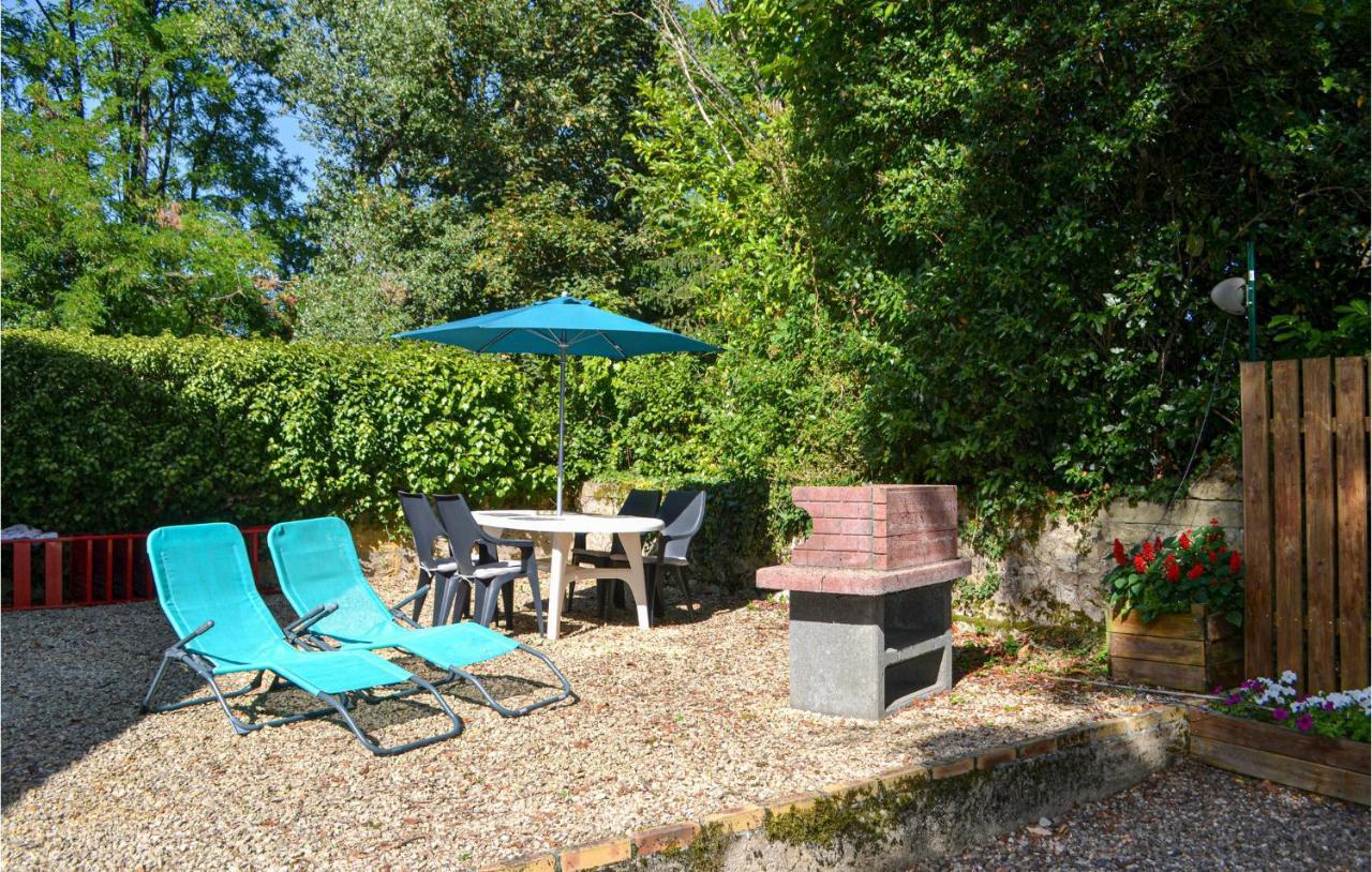 1 Bedroom Cozy Apartment In Vitrac Витрак Экстерьер фото