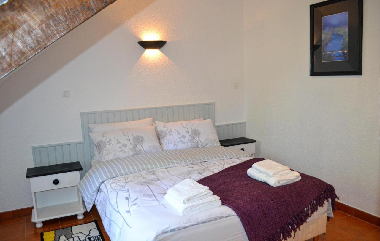 1 Bedroom Cozy Apartment In Vitrac Витрак Экстерьер фото