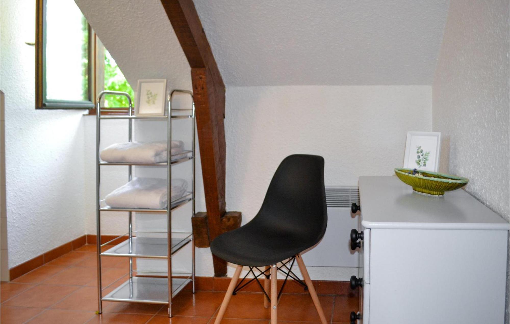 1 Bedroom Cozy Apartment In Vitrac Витрак Экстерьер фото